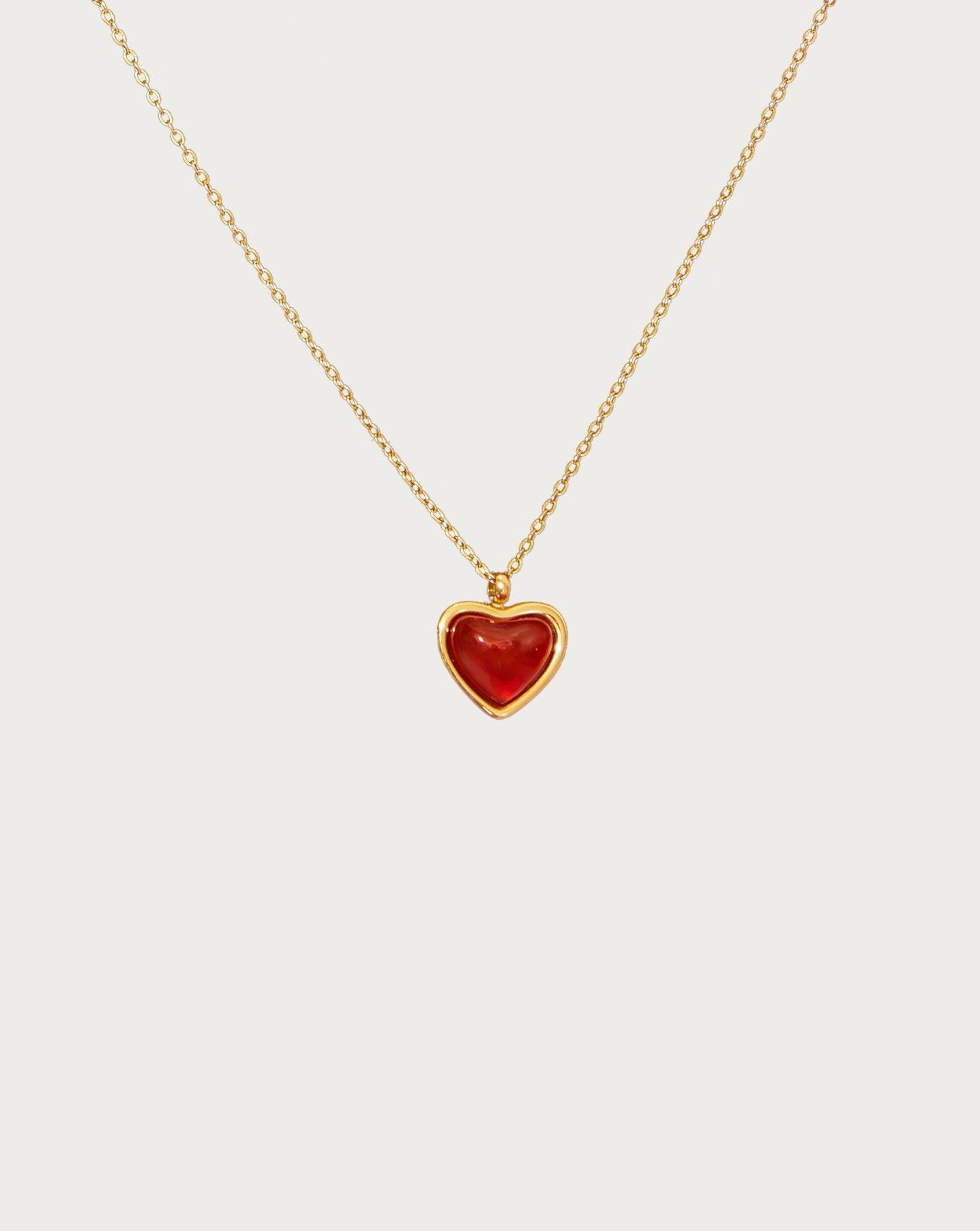 Collar de corazón de piedra roja