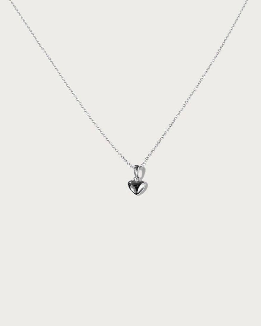Collar de corazón dorado