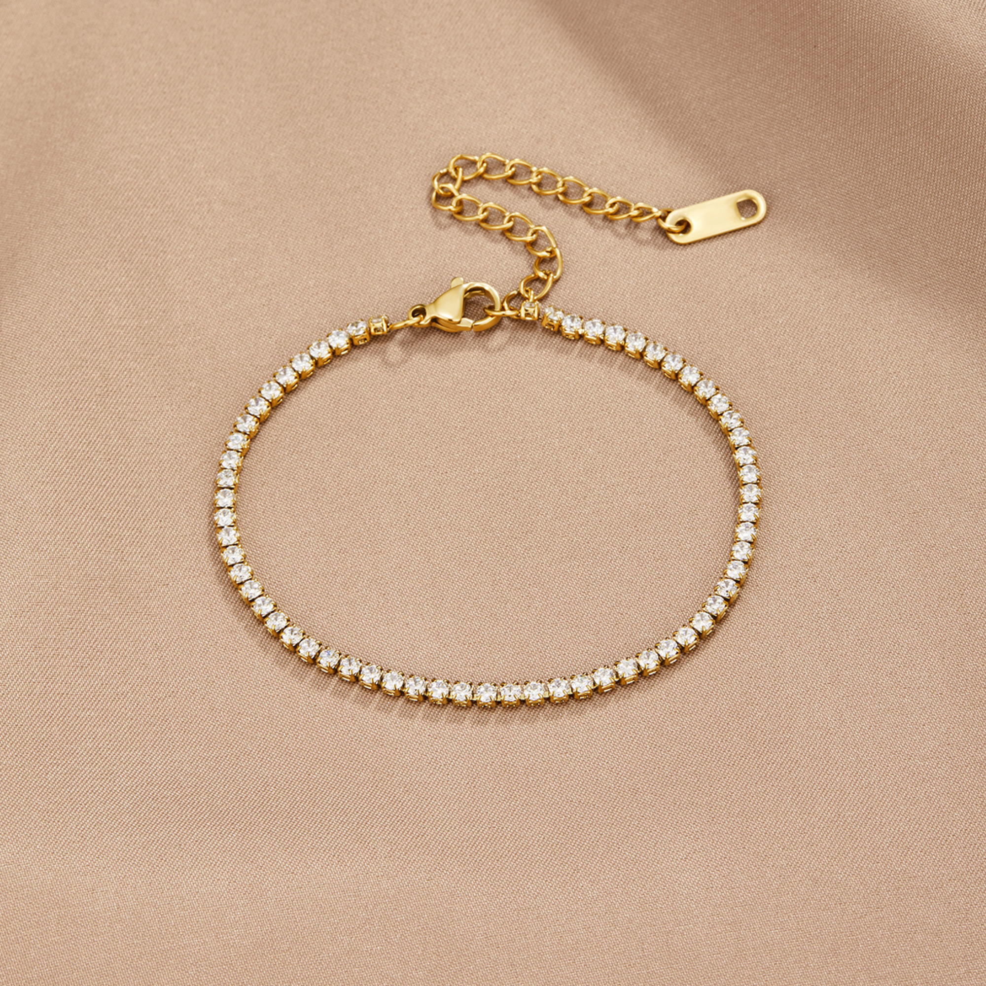 Pulsera de circonitas doradas