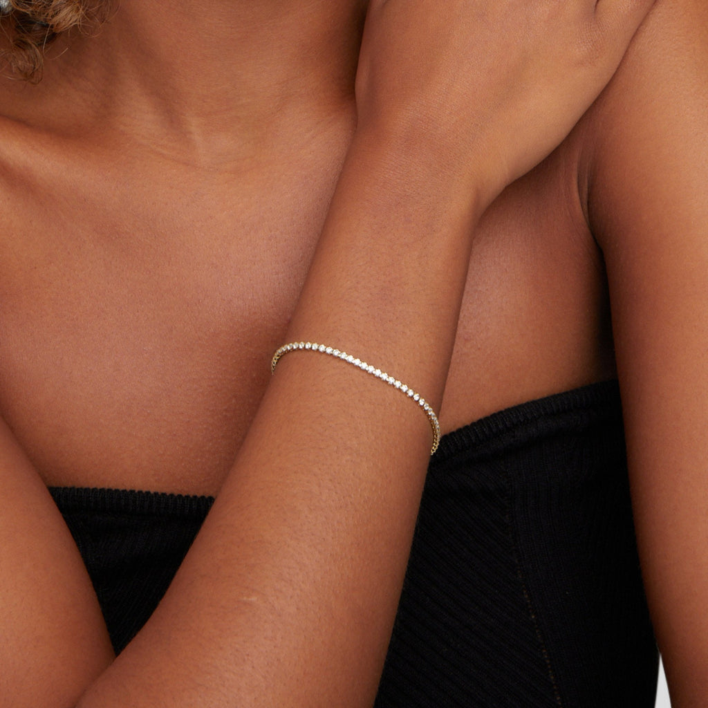 Pulsera de circonitas doradas