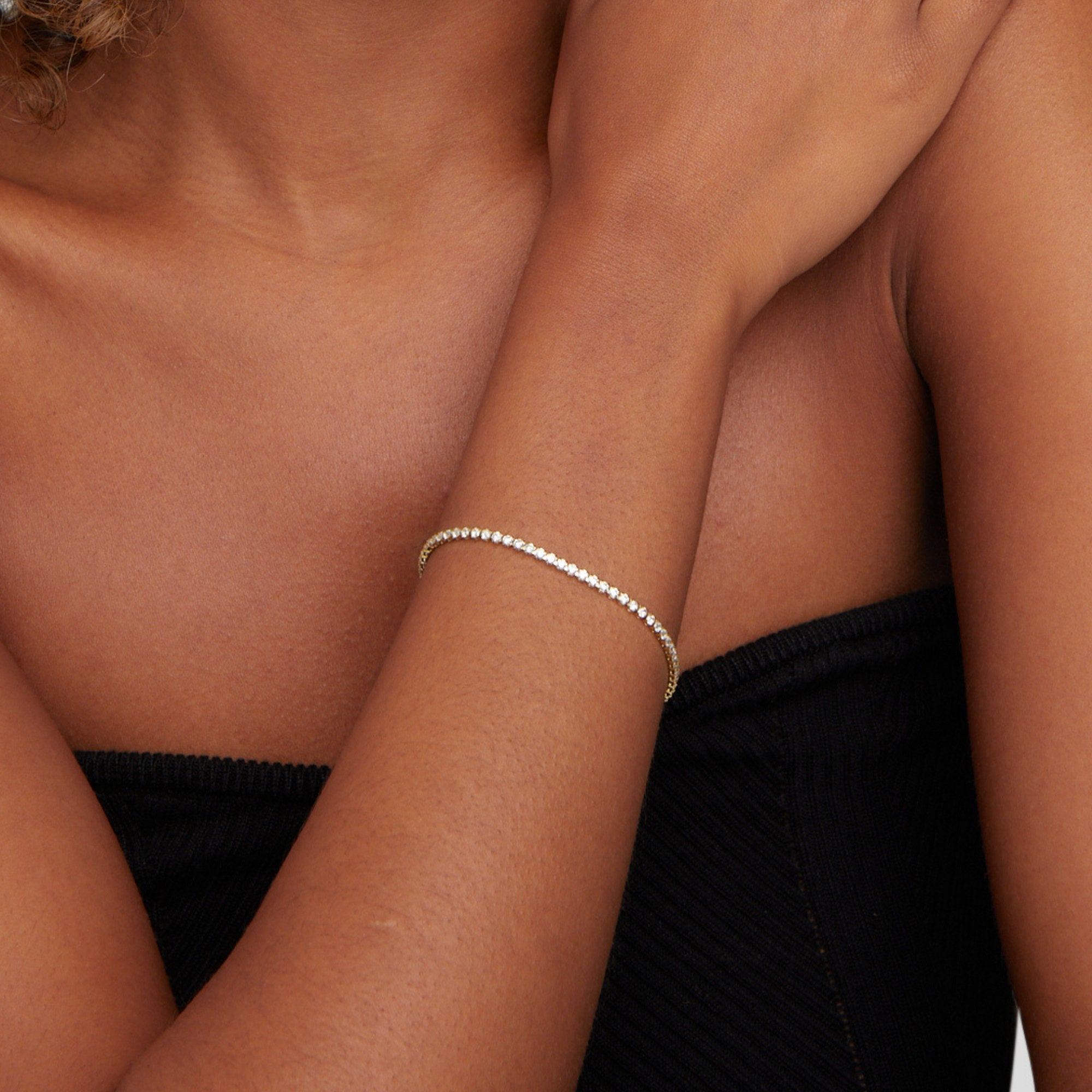 Pulsera de circonitas doradas