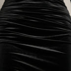 VESTIDO CON CUELLO ALTO DE TERCIOPELO