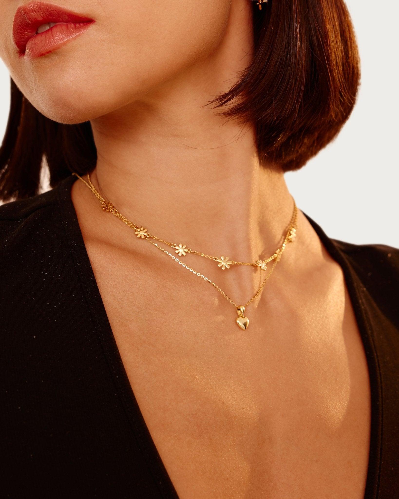 Collar de corazón dorado