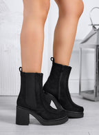ANDREA - Botines de ante negro con muelle lateral 