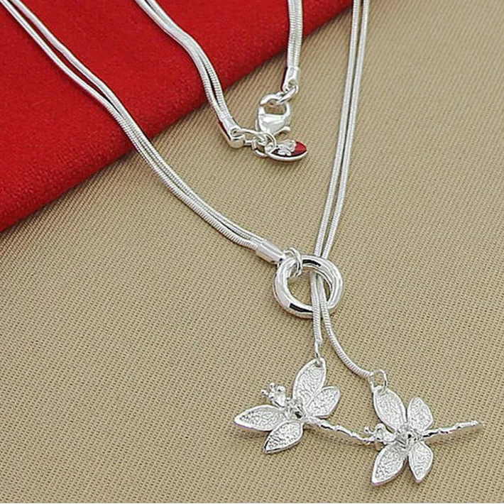 Collar con colgante de libélula en plata de ley 925
