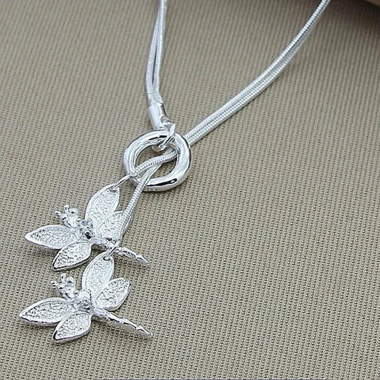 Collar con colgante de libélula en plata de ley 925