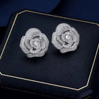 Exquisitos pendientes de flor de moissanita en plata de ley 925