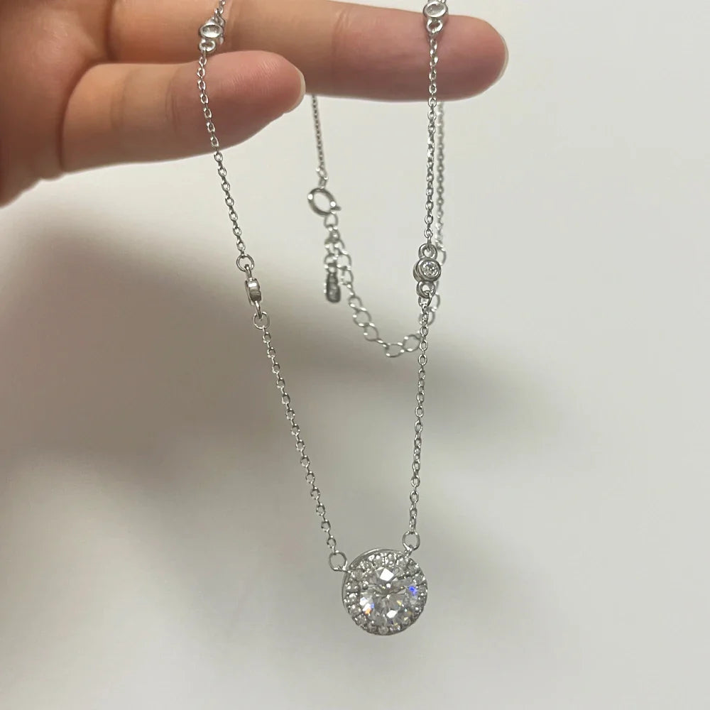 Collar de moissanita Ivictress: Elegancia radiante en plata de ley