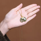 Elegante collar con colgante de elefante de jade hetiano para mujer