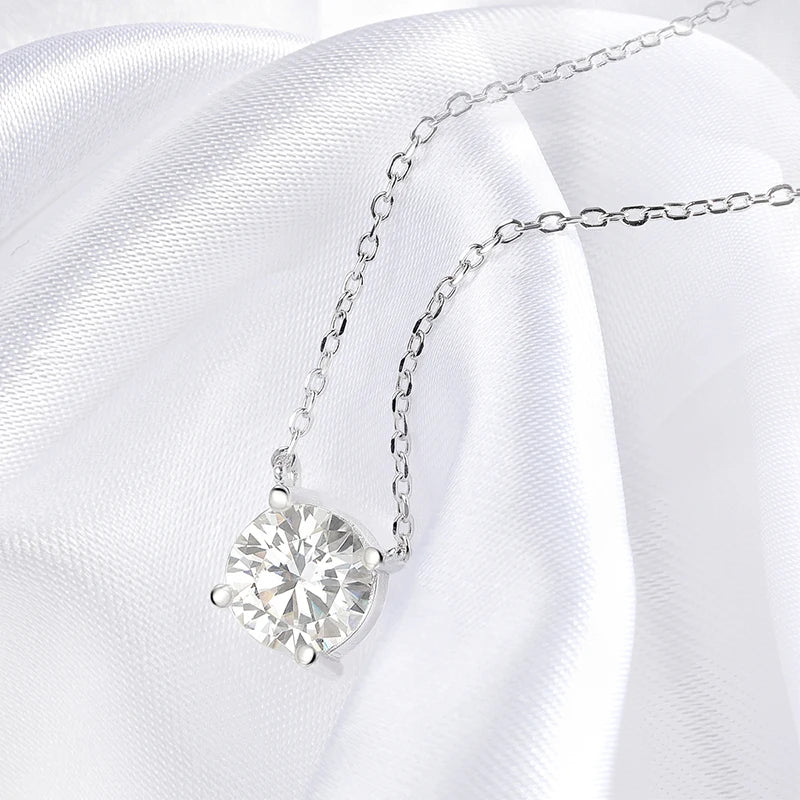 Collar de moissanita Ivictress: lujo asequible y brillo inigualable