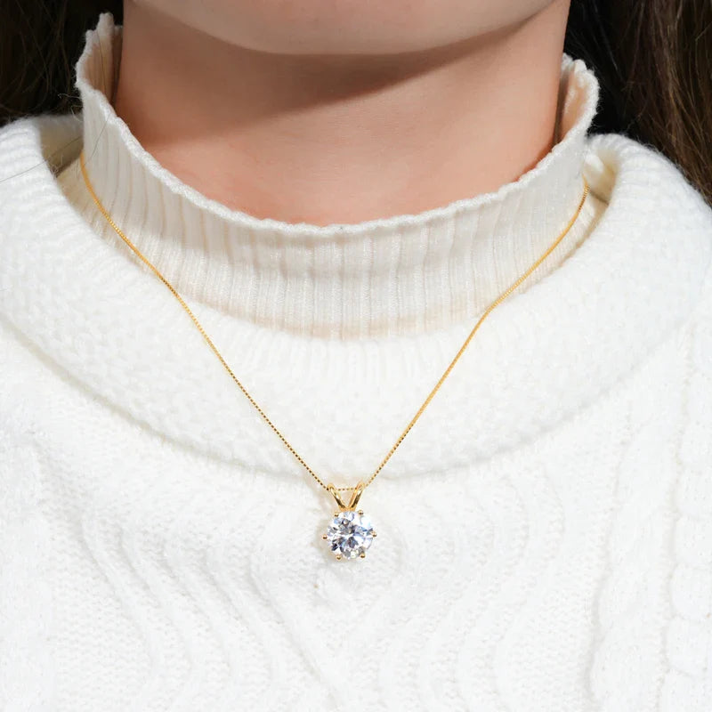 Collar con colgante de moissanita luminosa: lujo asequible