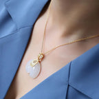 Elegante collar con colgante de elefante de jade hetiano para mujer