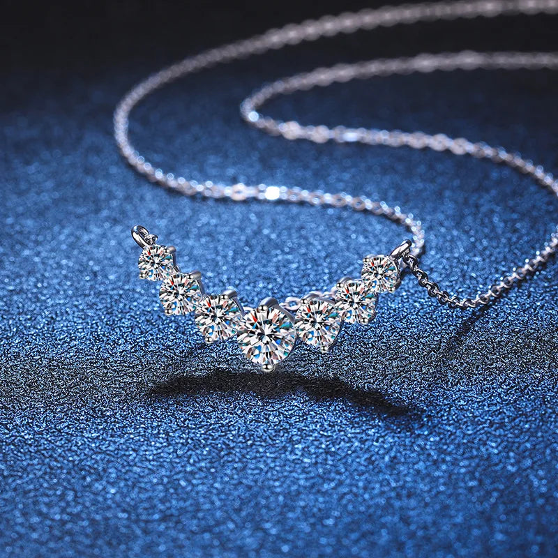 Exquisito collar de moissanita: lujo asequible y radiante