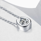 Collar de lujo con colgante de herradura de moissanita