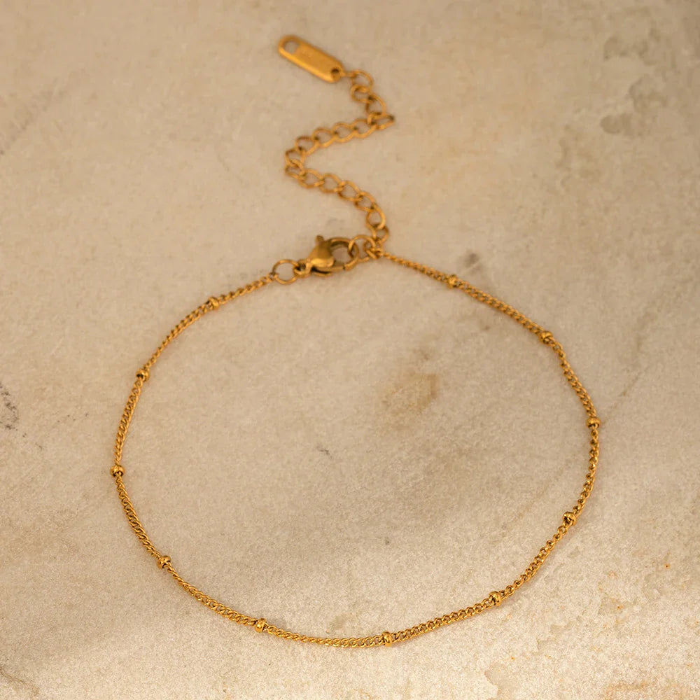Tobillera con cuentas y cadena elegante