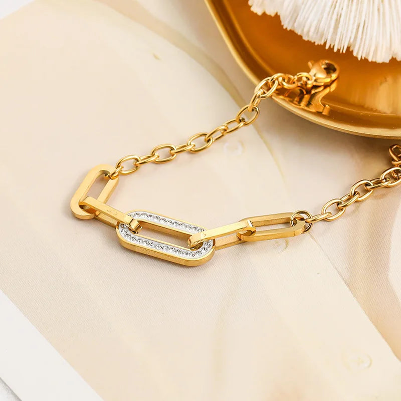 Elegante pulsera de acero inoxidable con dije de circonita para mujer