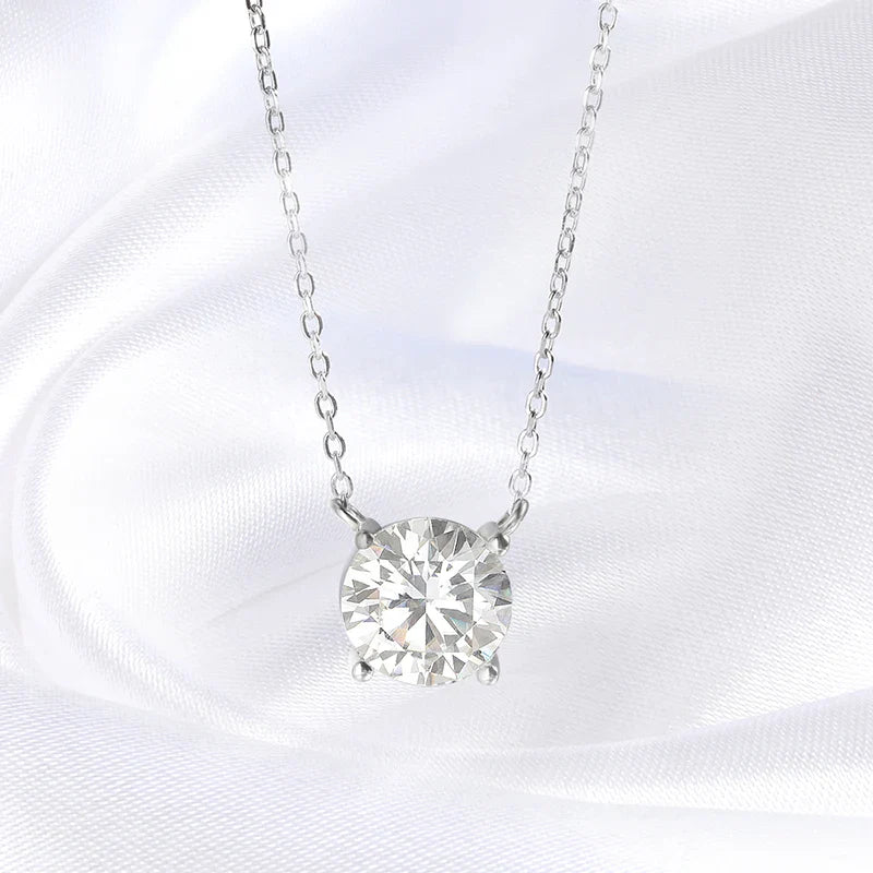 Collar de moissanita Ivictress: lujo asequible y brillo inigualable