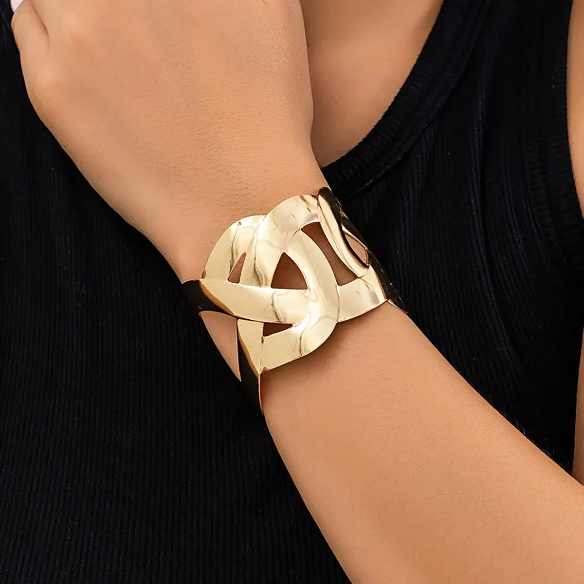 Elegante pulsera ancha geométrica para mujer