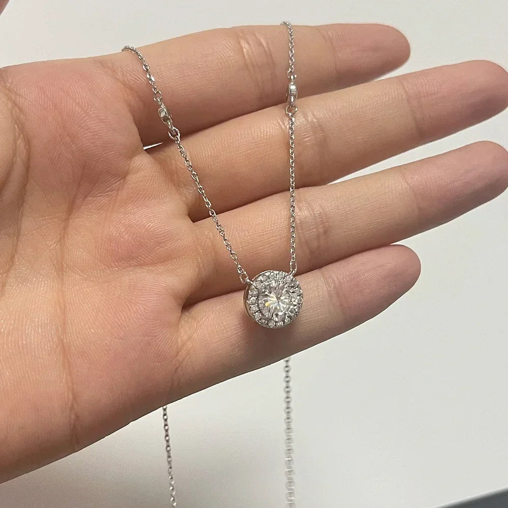 Collar de moissanita Ivictress: Elegancia radiante en plata de ley