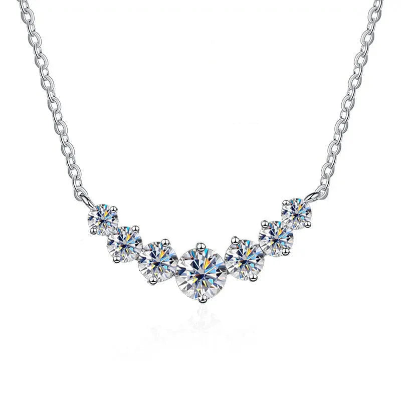 Exquisito collar de moissanita: lujo asequible y radiante