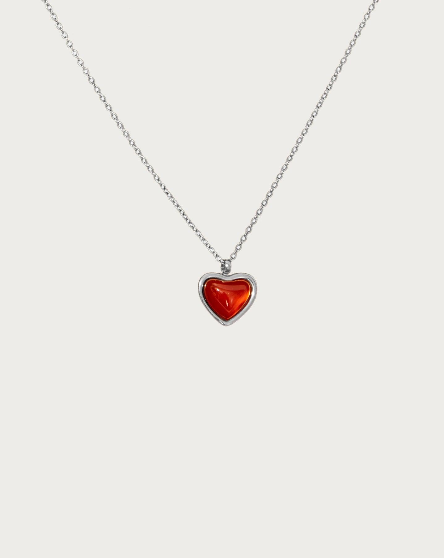 Collar de corazón de piedra roja